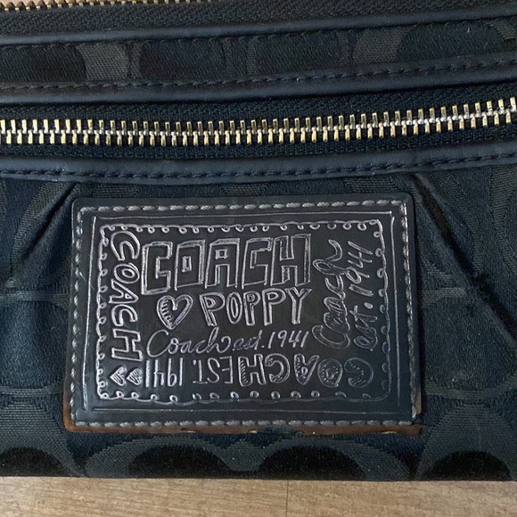 Coach Poppy Black Wristlet/Wallet - Picture 2 of 5